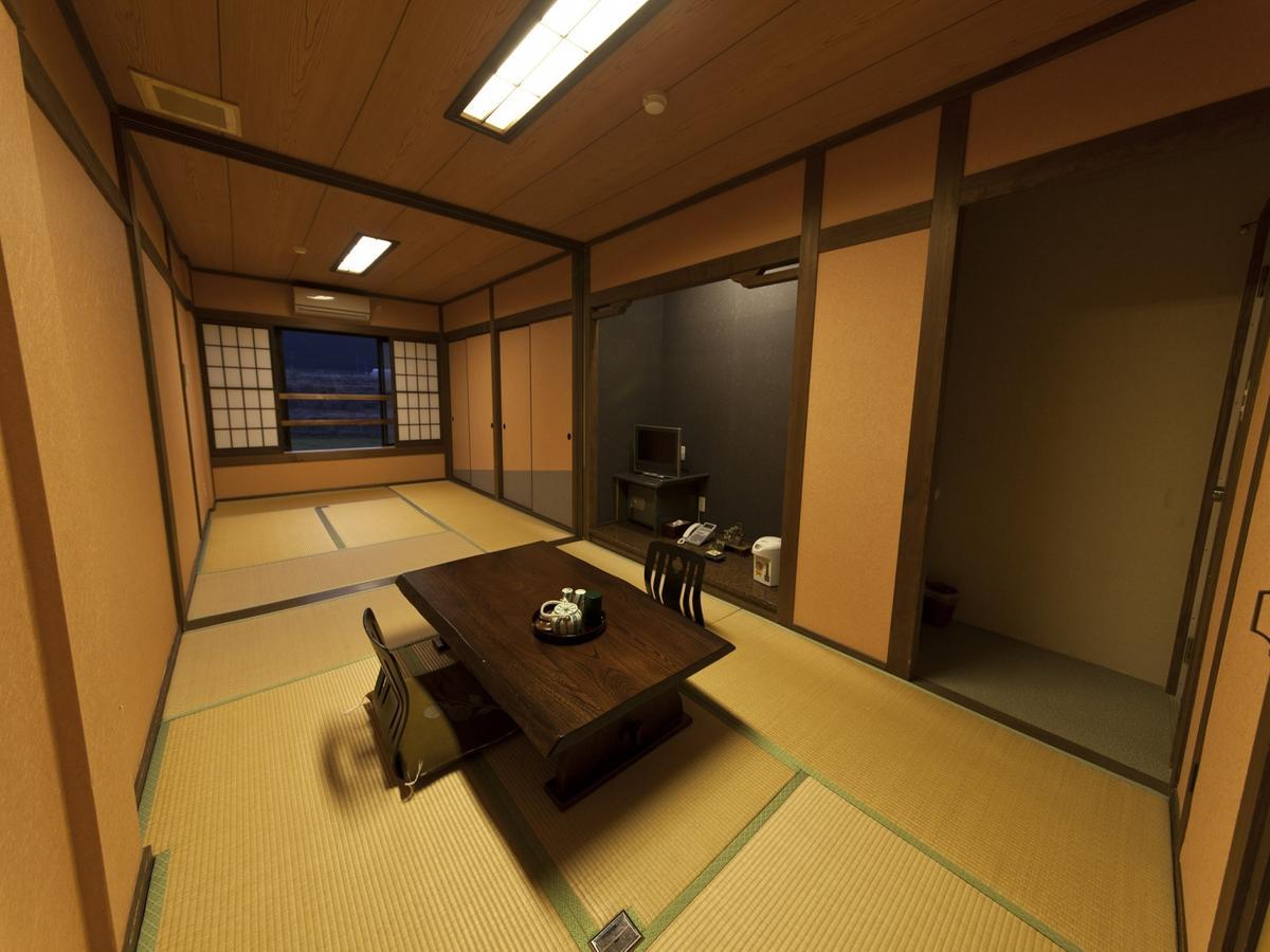 Отель Gokuraku Onsen Takumi No Yado Takaharu Экстерьер фото