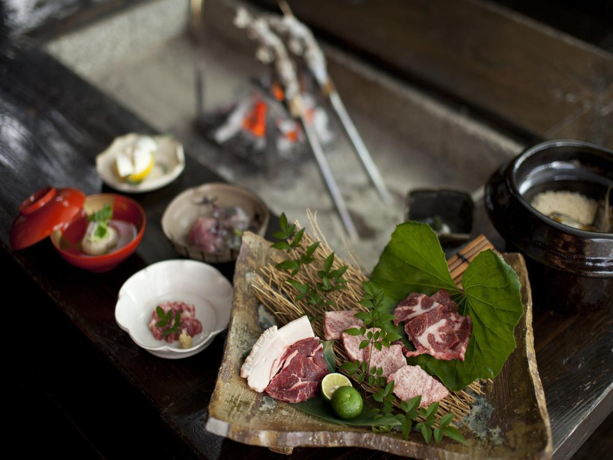 Отель Gokuraku Onsen Takumi No Yado Takaharu Экстерьер фото